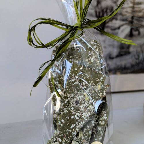 Mahedad matchašokolaadist laastud